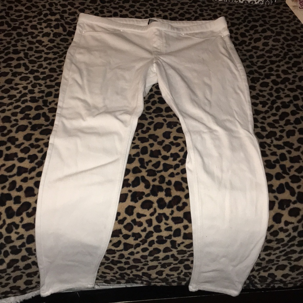 White skinny jeans